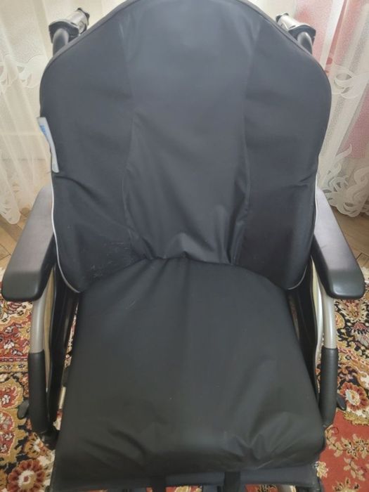 Scaun cu rotile pliabil