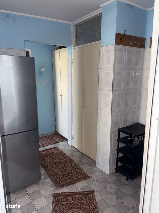 Vând apartament 2 camere, decomandat, zona Vidin