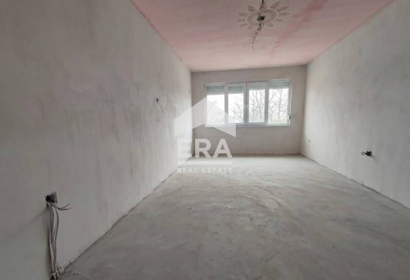 ЕКСКЛУЗИВНО! ЕРА Дръстър предлага за продажба тристаен тухлен апартаме