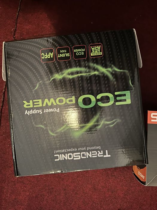 Продавам комплект монитор компютър мишка клавиатура  във гаранция