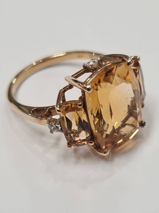 Inel realizat din aur galben 10k, cu citrinenaturale si cubic