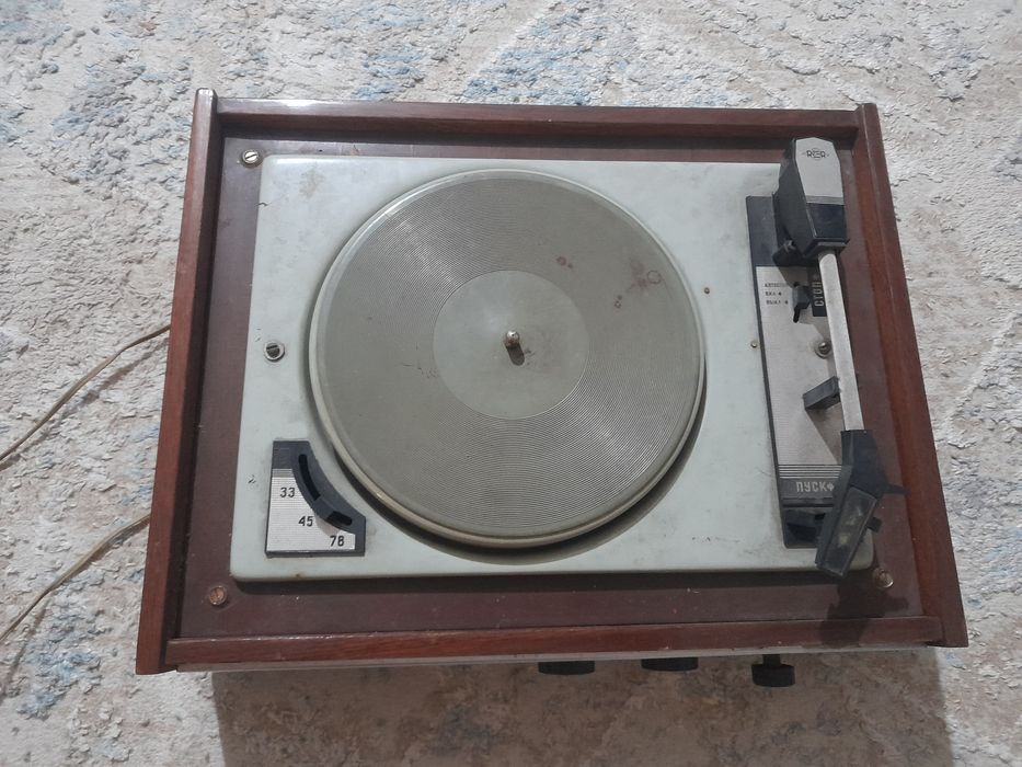 Виниловый проигрыватель