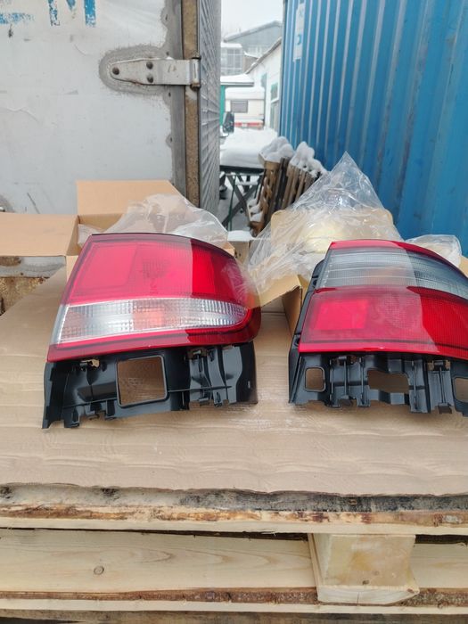 Тойота Карина е фонари правый хетчбек и сидан