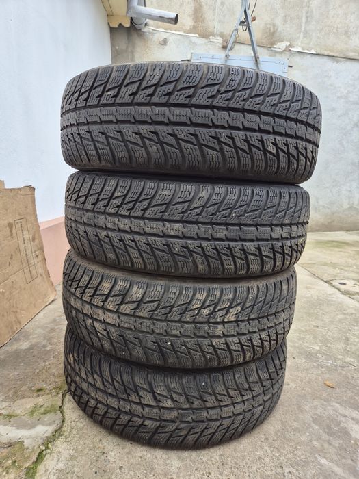 Vând anvelope de iarna NOKIAN 215/65/R17