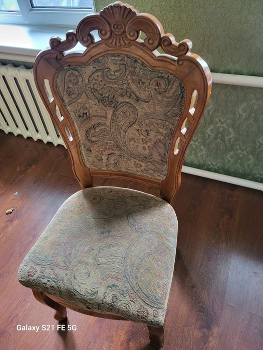 Стол со стульями