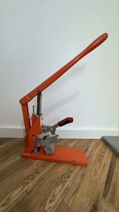 Presa profesionala de taiat, decupat plinta de MDF, la unghi de 45