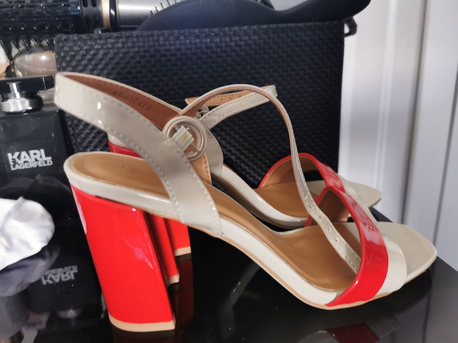 Дамски сандали лак