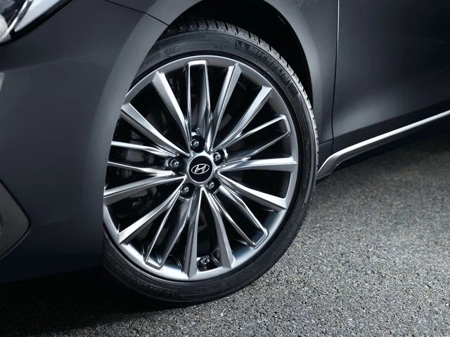 Пртдам запаску r19 на грандеур