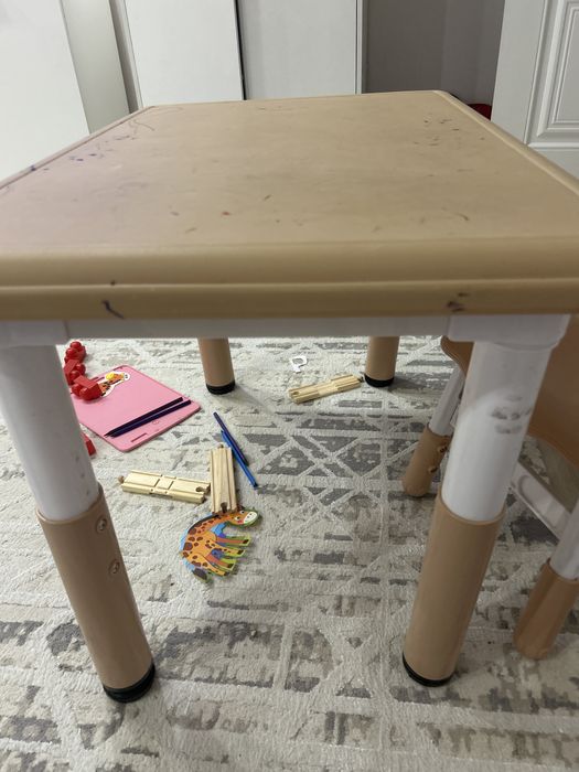 Продаю детский стол и стул