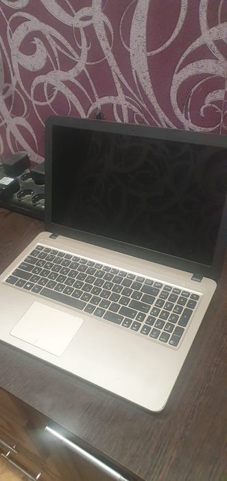 Продам офисный ноутбук Asus