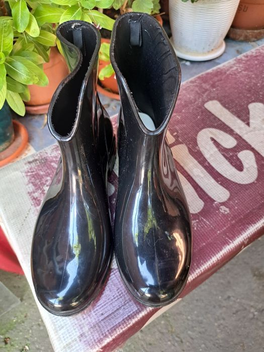 Ghetuțe de ploaie, de dama, negre