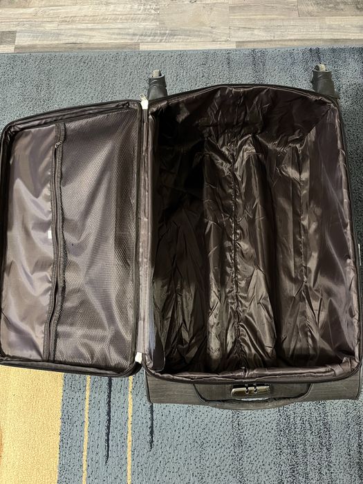 Чемодан большой.