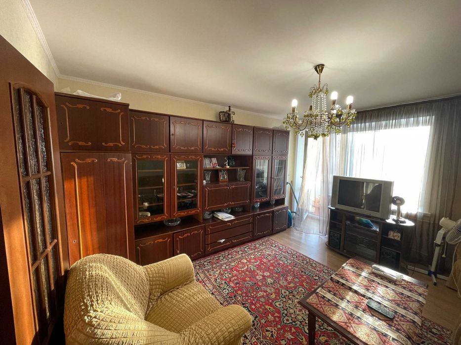 Продаётся 3-комнатная в Центре.