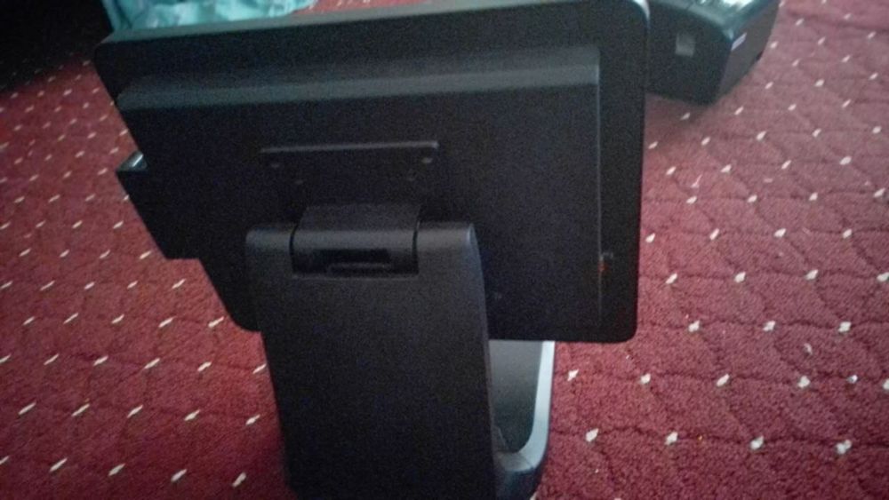 Elikrton kassa va manitor