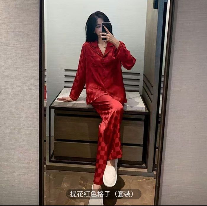 Ayollar va bolalar kiyimi