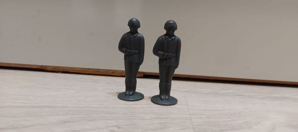 Машинки и солдатики для детей