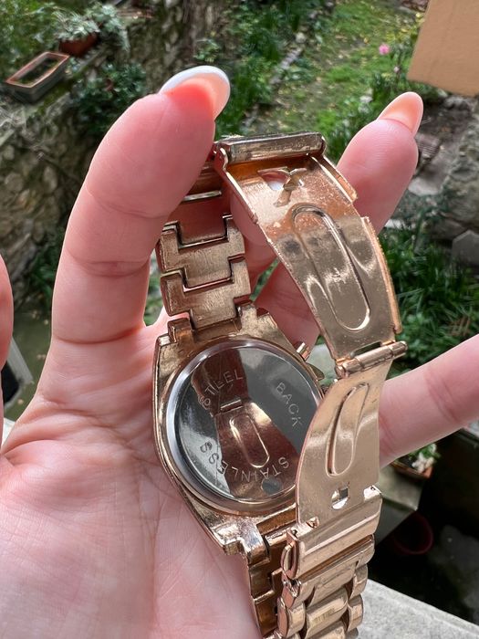 Michael Kors Златен дамски часовник с блестящи камъчета