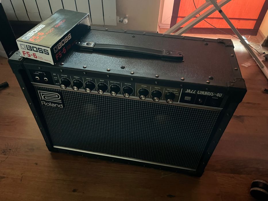 Roland Jazz Chorus 40 (JC-40) + Boss FS-6 Footswitch + калъф