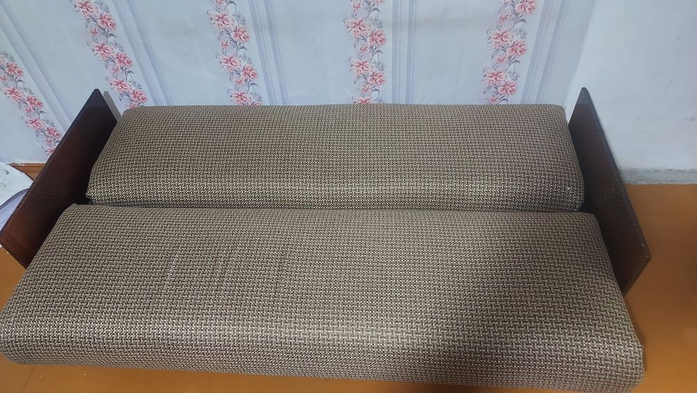Отдам бесплатно диван б/у