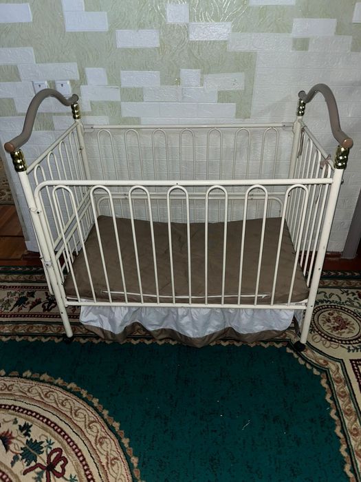 Продам детскую кроватку дешево