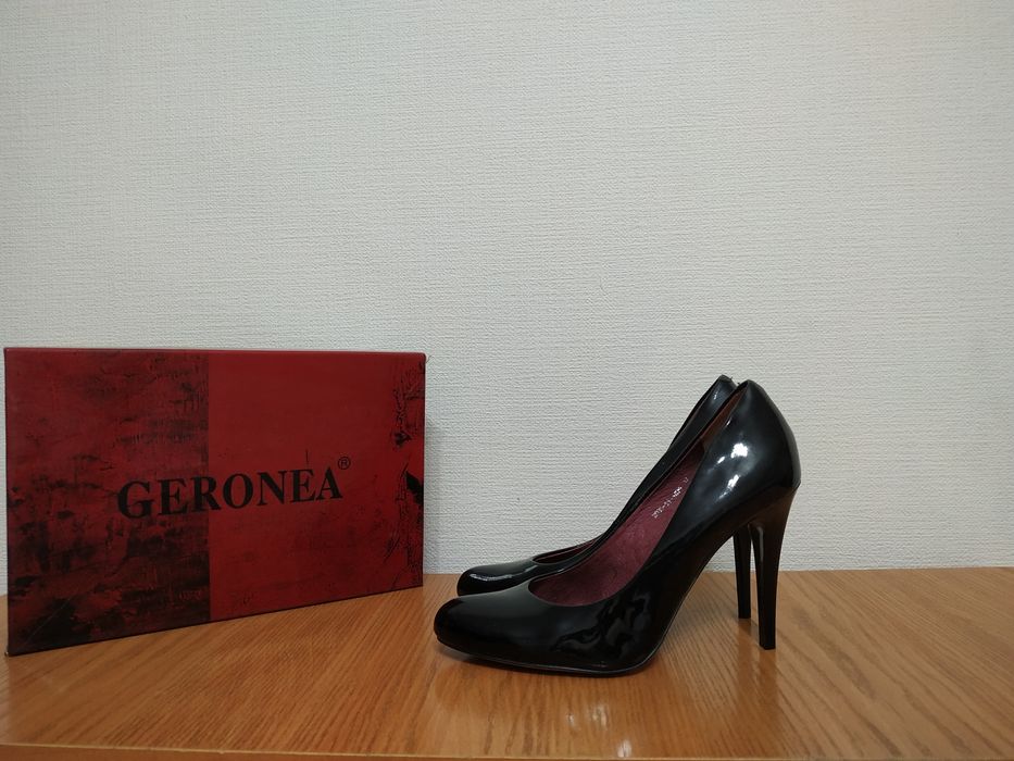 Продам лакированные туфли 37 размера