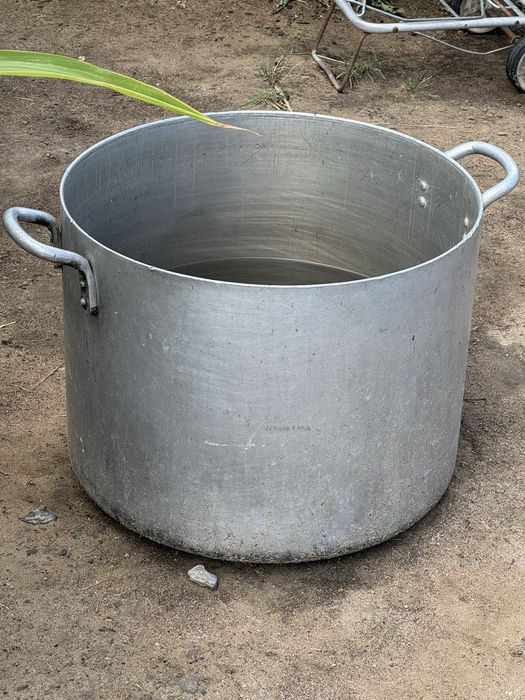 Продам алюминевую кастрюлю