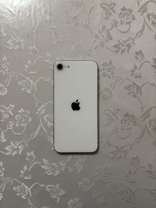 iPhone SE 2 айфон се 2 в идеальном состоянии