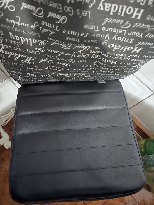 Masa rotunda cu 4 scaune