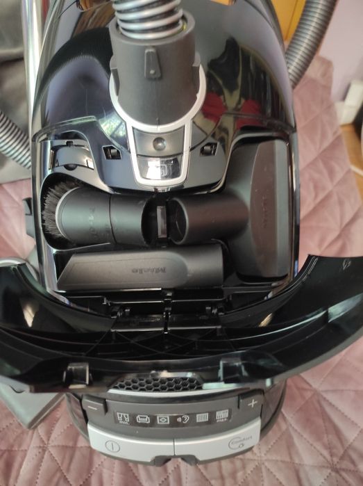 Прахосмукачка Миеле / Miele Complete C3