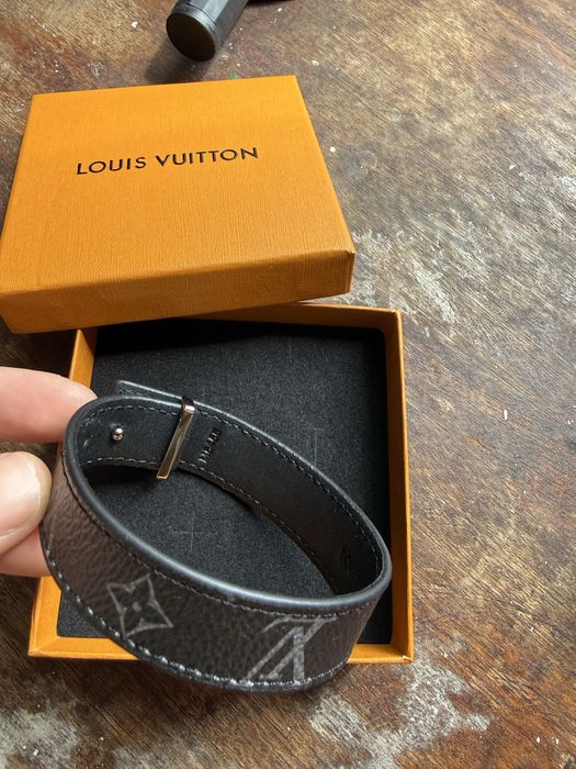 Louis Vuitton гривна