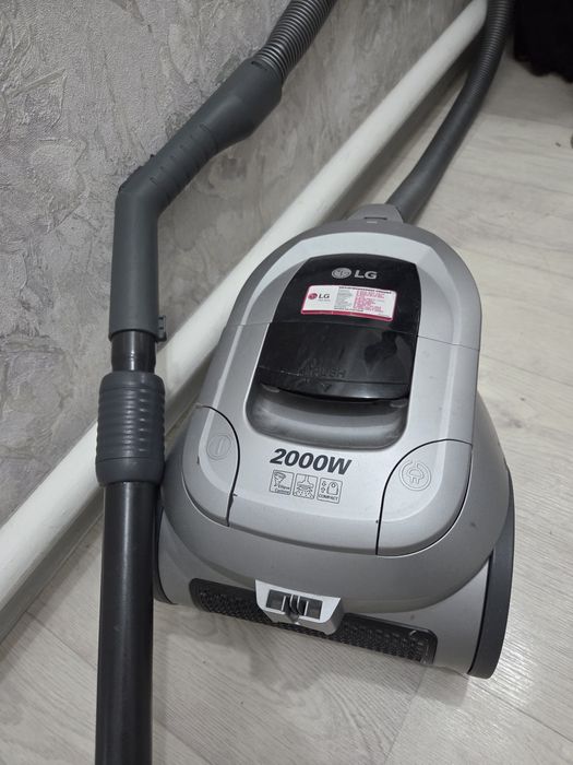 Пылесос LG 2000.