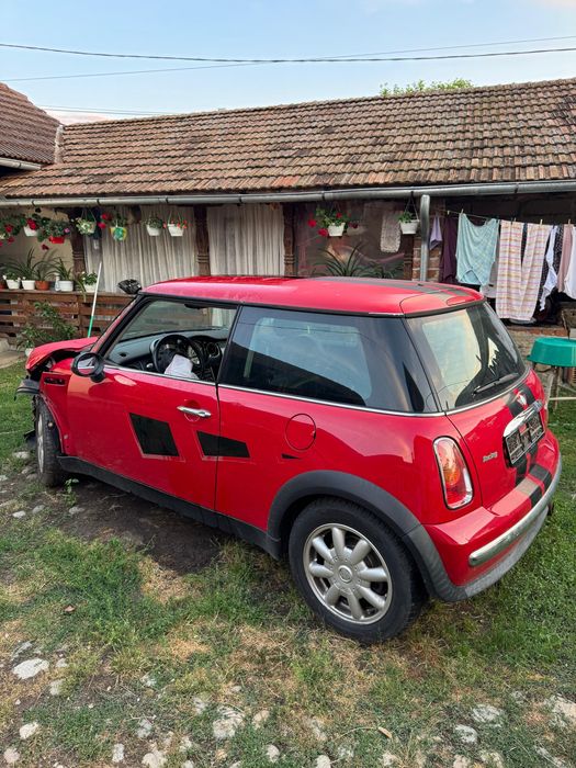 Dezmembrez sau vând întreagă Mini One 1.6 benzină.