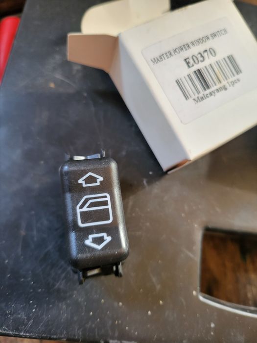 Кнопки стеклоподьемников мерседес