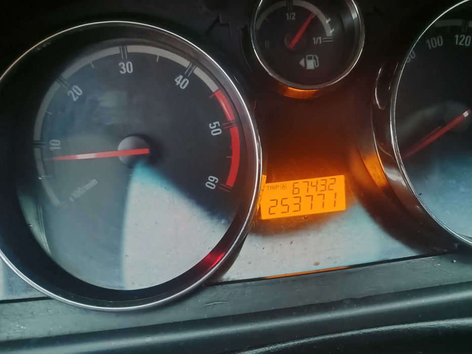 Se vinde Opel Antara 4x4 2dizel  2007 150cp cutie manuală