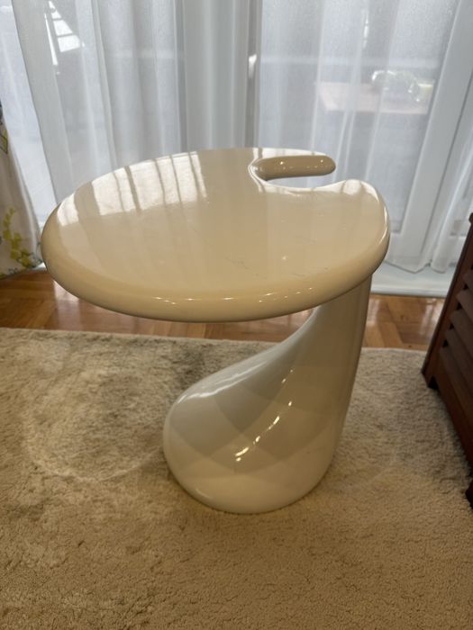 Малка помощна масичка