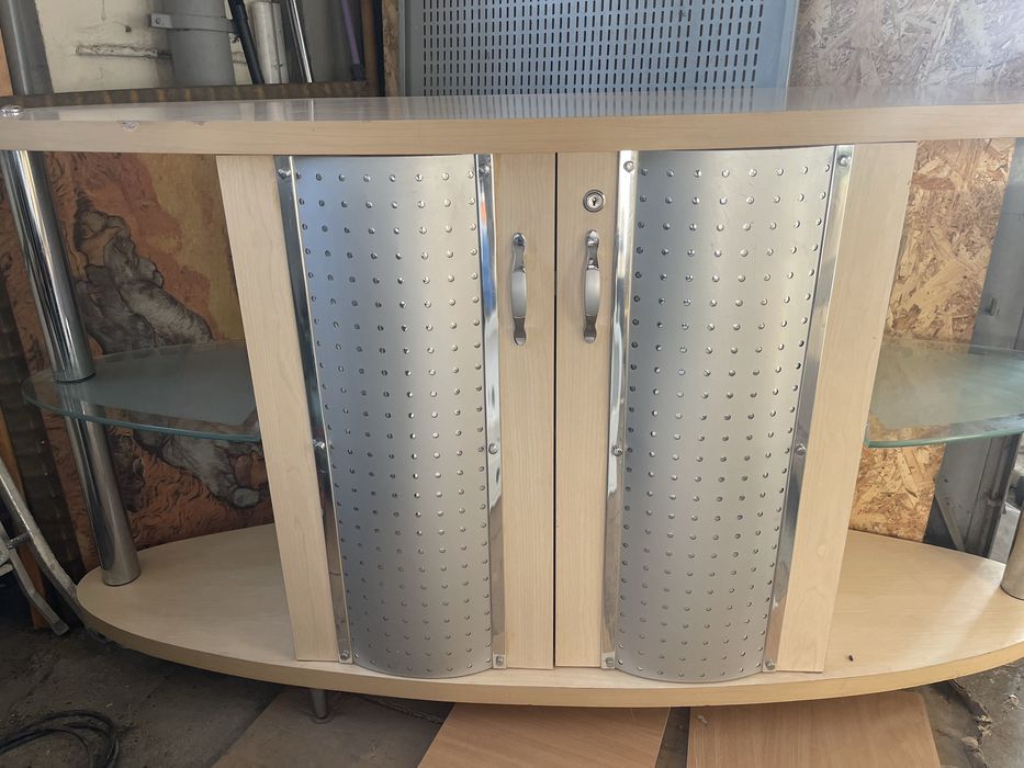 Шкаф здрав и стабилен