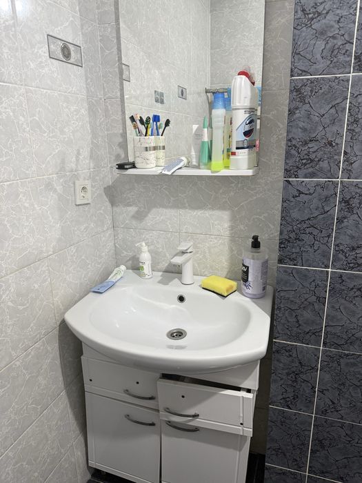 Продам раковину с зеркалом