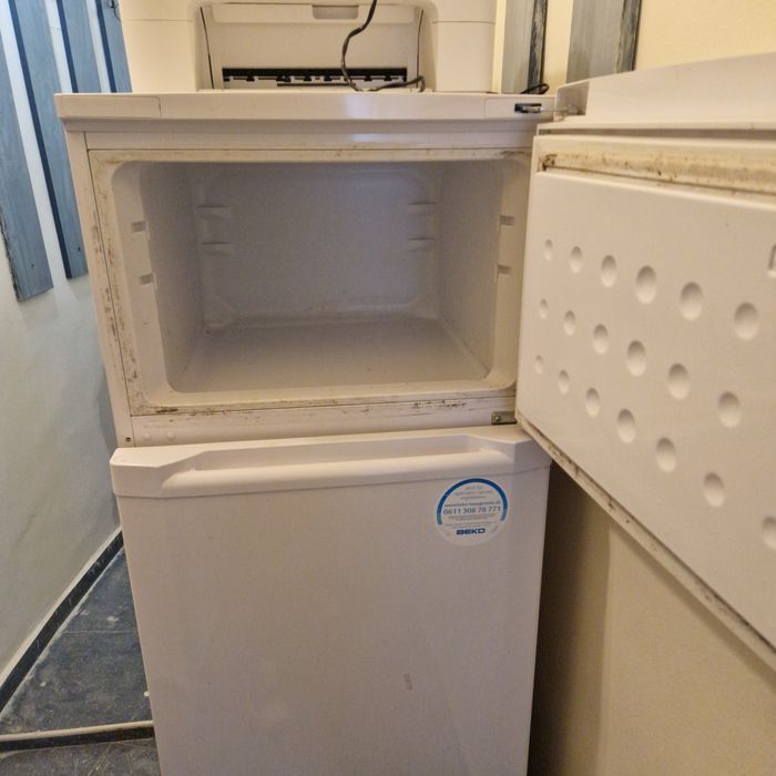 Хладилник с  фризер Беко