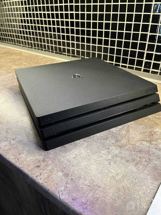 Sony PlayStation 4 + 3 джойстика + 12 игр
