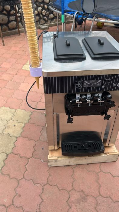 Masina inghetata soft profesionala Blat 3 arome 4 dozatoare 20-28 L/H inox HoReCa - SIGILAT NOU TVA DEDUCTIBIL Monofazat Rulota Artizanala Industriala