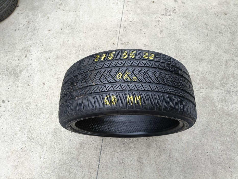 O anvelopa iarna 275 35 22 pirelli scorpion winter profil de 6,8 mm