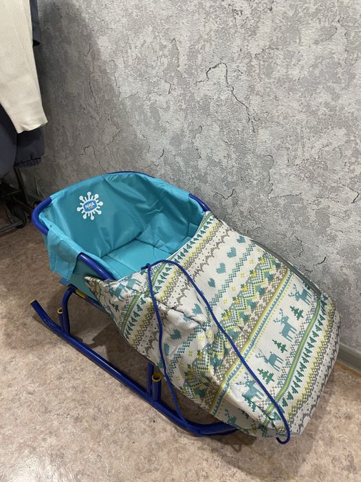 Продам санки  с чехлом