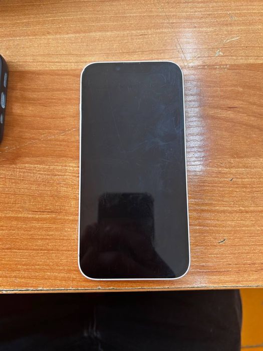 iPhone 14 белый цвет