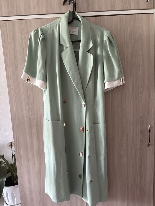 Продаю платья,костюмы,юбки