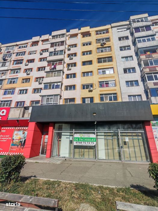 Spațiu comercial de închiriat  Bd. Petrochimiștilor–vitrină stradală
