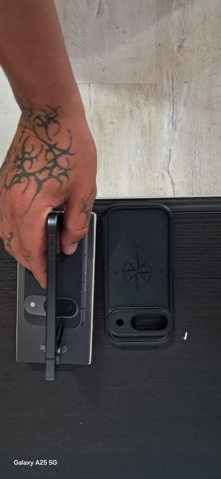 Vând google pixel 9