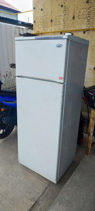 Продам холодильник не включается