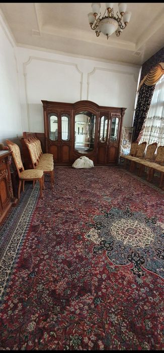 Stol. Stul mehmonhona uchun