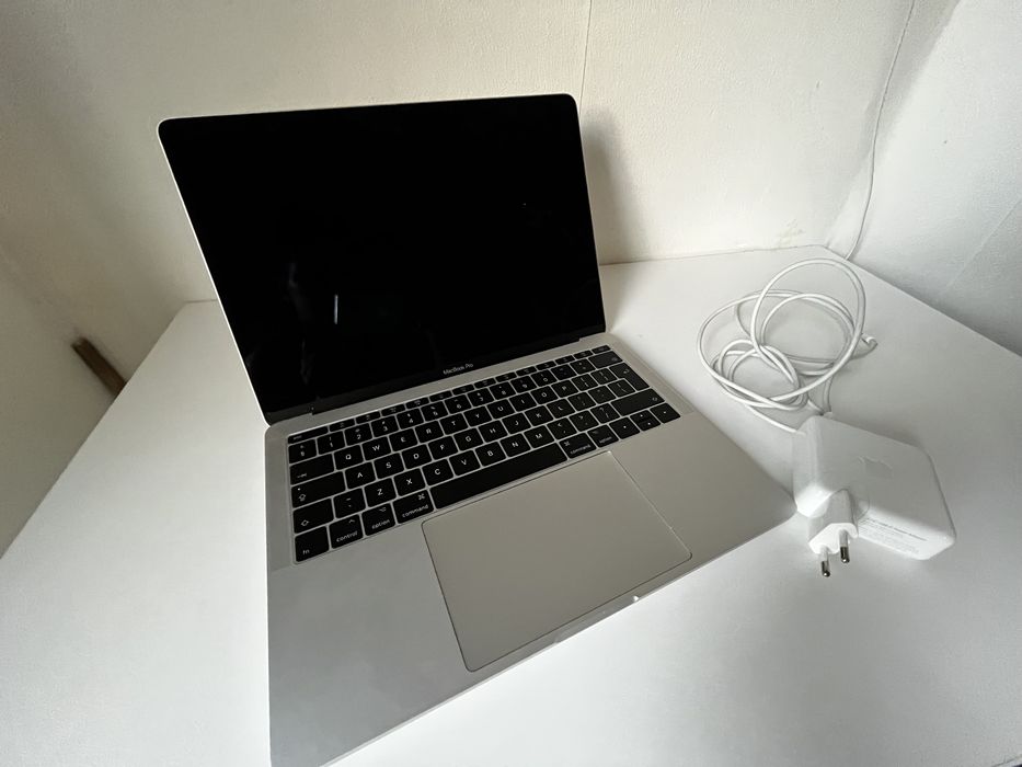 Лаптоп MacBookPro 13,2017