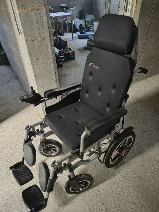 Vând scaun electric cu rotile
